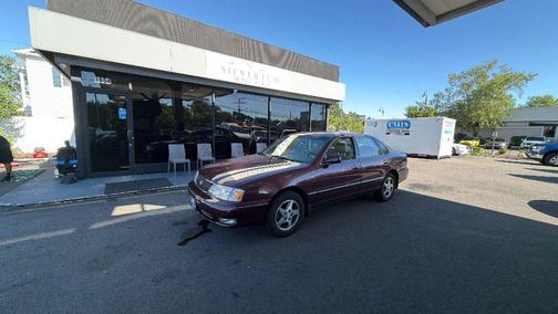 Burgundy 1999 Toyota Avalon XLS