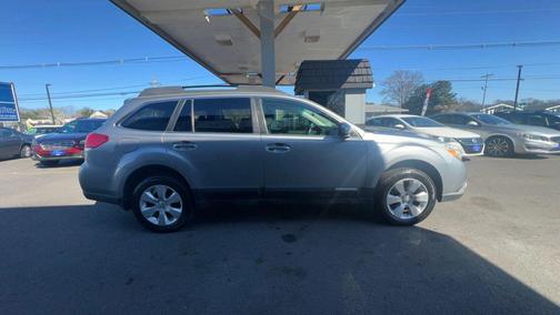 Steel Silver Metallic 2011 Subaru Outback 2.5 i Premium