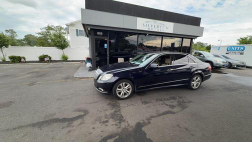 Blue 2010 Mercedes-Benz E-Class E 350 4MATIC Sedan 4D