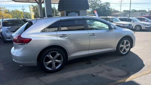 Classic Silver Metallic 2014 Toyota Venza XLE