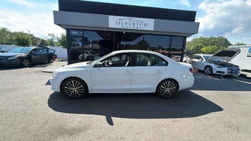 Pure White 2016 Volkswagen Jetta 1.8T Sport