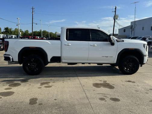 Summit White 2025 GMC Sierra 2500 AT4