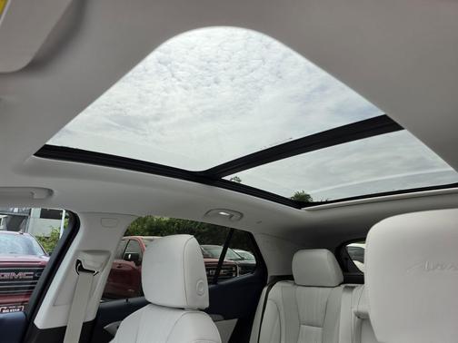 Iridescent White Tricoat 2026 Buick Envision Avenir AWD