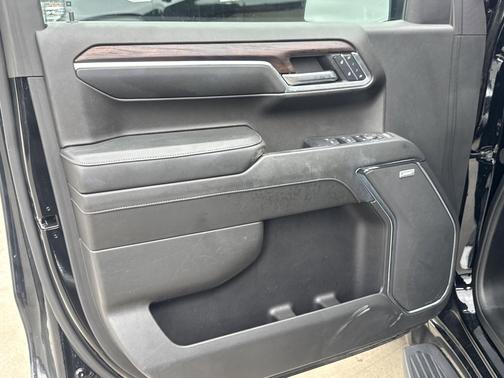 Onyx Black 2024 GMC Sierra 1500 SLT