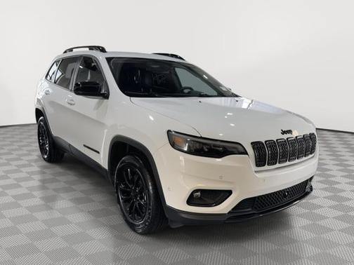 Bright White Clearcoat 2023 Jeep Cherokee ALTITUDE LUX