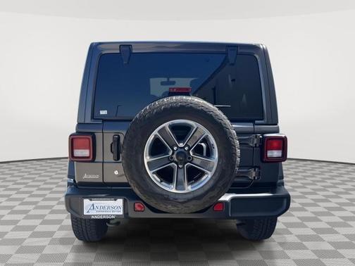 Granite Crystal Clearcoat Metallic 2018 Jeep Wrangler Unlimited SAHARA