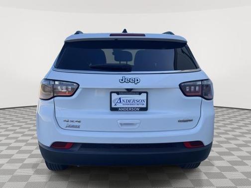 Bright White Clearcoat 2023 Jeep Compass LATITUDE