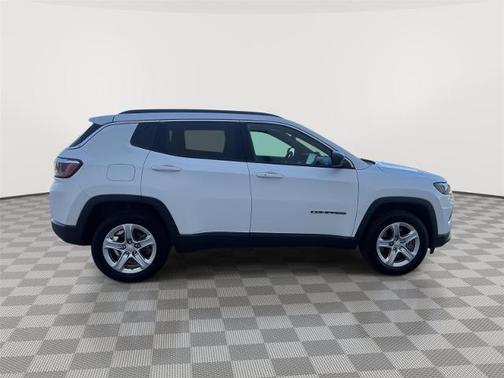 Bright White Clearcoat 2023 Jeep Compass LATITUDE