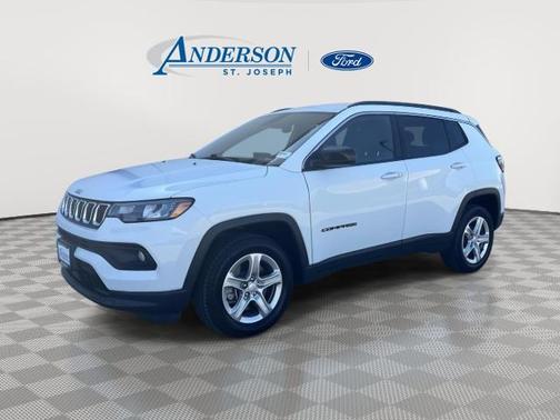 Bright White Clearcoat 2023 Jeep Compass LATITUDE