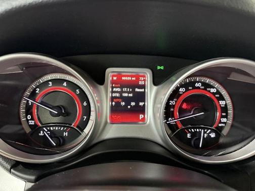 Granite Pearlcoat 2017 Dodge Journey SE