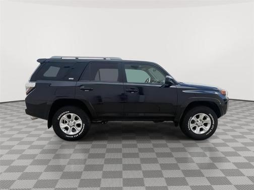 Midnight Black Metallic 2018 Toyota 4Runner SR5