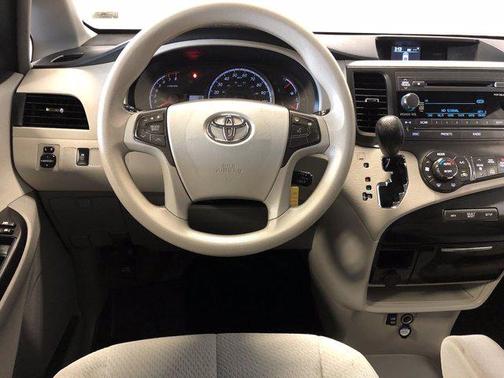 2013 Toyota Sienna LE