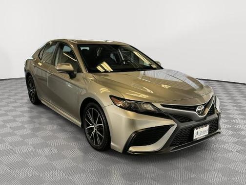 Celestial Silver Metallic 2022 Toyota Camry SE