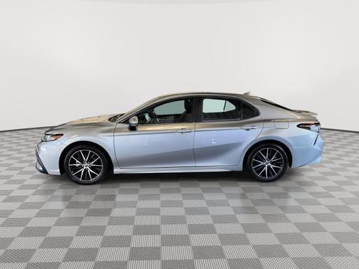 Celestial Silver Metallic 2022 Toyota Camry SE