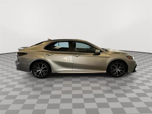 Celestial Silver Metallic 2022 Toyota Camry SE