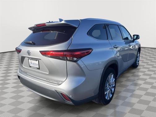 2022 Toyota Highlander LIMITED