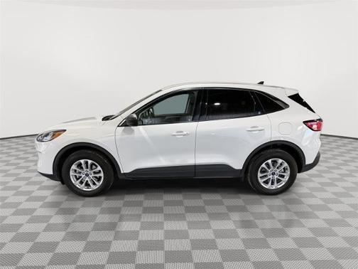 STAR WHITE METALLIC TRI-COA 2022 Ford Escape SE