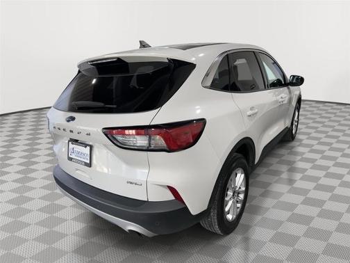 STAR WHITE METALLIC TRI-COA 2022 Ford Escape SE