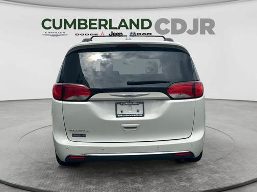 Luxury White Pearlcoat 2020 Chrysler Pacifica Touring