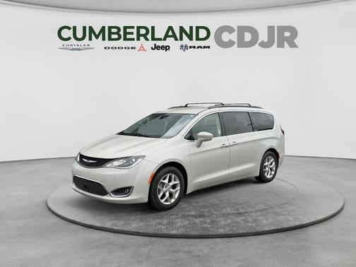 Luxury White Pearlcoat 2020 Chrysler Pacifica Touring