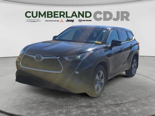 Midnight Black Metallic 2022 Toyota Highlander LE