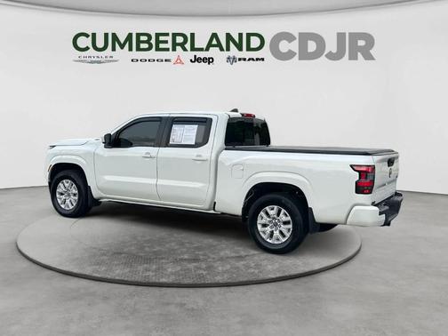 Glacier White 2024 Nissan Frontier SV