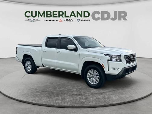 Glacier White 2024 Nissan Frontier SV