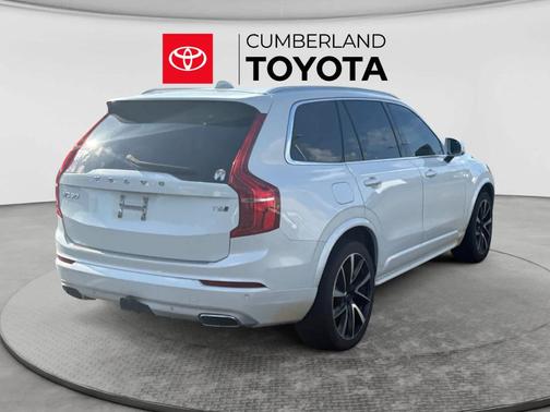 Crystal White Metallic 2020 Volvo XC90 T6 Momentum 7 Passenger