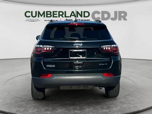 Diamond Black 2022 Jeep Compass Latitude