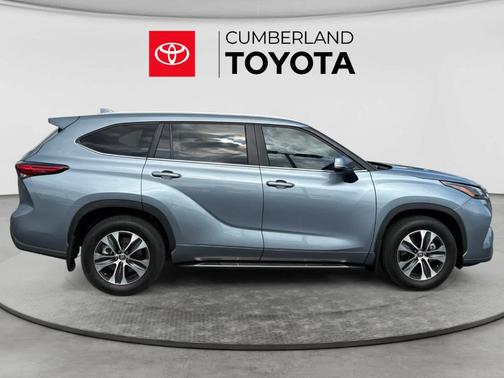Moon Dust 2023 Toyota Highlander XLE