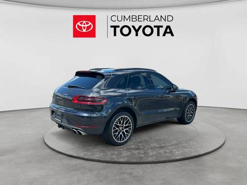 Jet Black Metallic 2017 Porsche Macan S