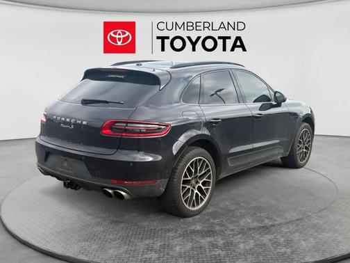 Jet Black Metallic 2017 Porsche Macan S