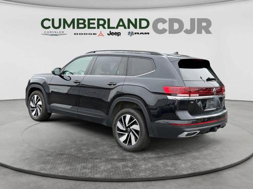 Deep Black Pearl Effect 2024 Volkswagen Atlas 2.0T SE