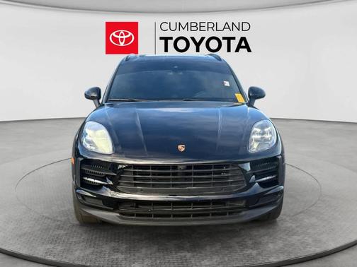 Jet Black Metallic 2021 Porsche Macan S