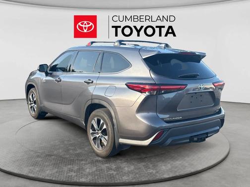 Magnetic Gray Metallic 2021 Toyota Highlander Hybrid XLE
