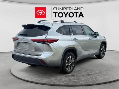 Celestial Silver Metallic 2021 Toyota Highlander XLE