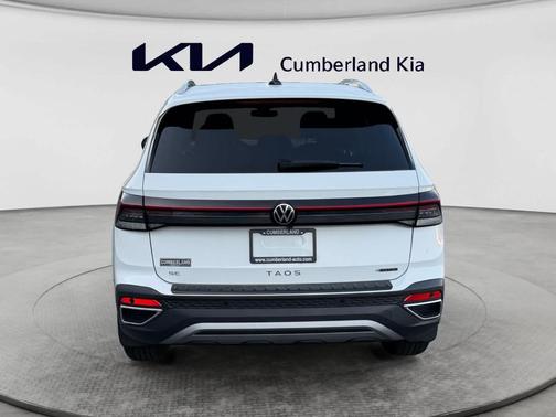 Pure White 2025 Volkswagen Taos 1.5T SE