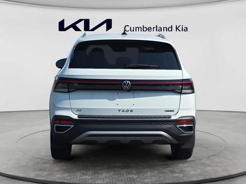 Pure White 2025 Volkswagen Taos 1.5T SE