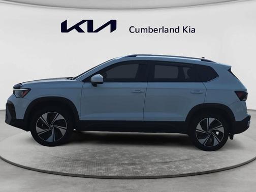 Pure White 2025 Volkswagen Taos 1.5T SE