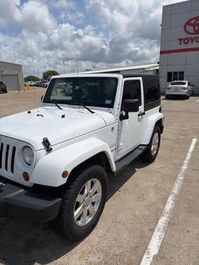 Bright White Clearcoat 2013 Jeep Wrangler Sahara