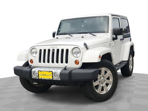 Bright White Clearcoat 2013 Jeep Wrangler Sahara