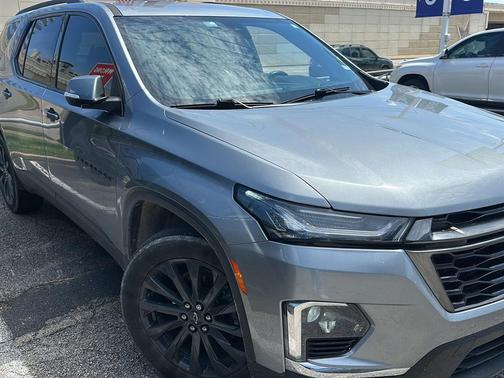 Sterling Gray Metallic 2023 Chevrolet Traverse RS