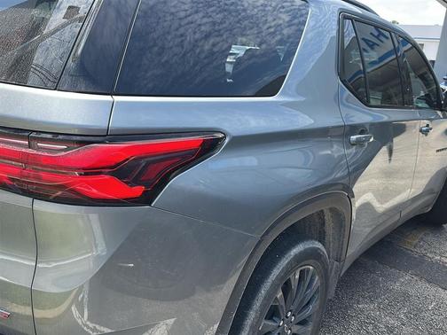 Sterling Gray Metallic 2023 Chevrolet Traverse RS