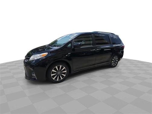 2019 Toyota Sienna XLE