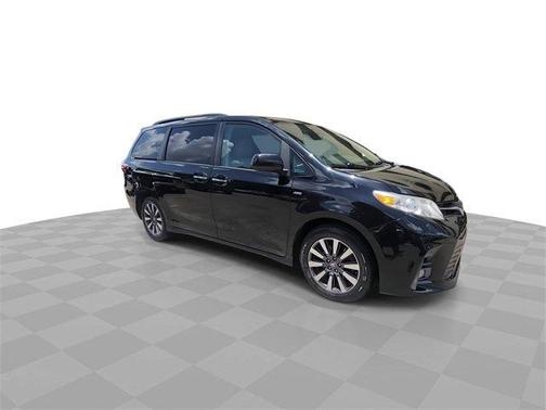 2019 Toyota Sienna XLE