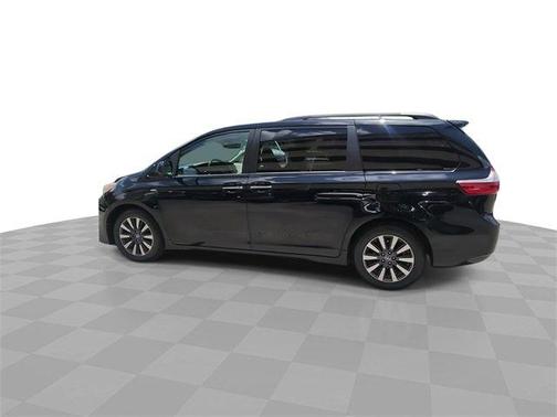2019 Toyota Sienna XLE