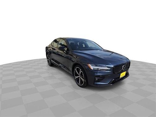 2024 Volvo S60 B5 Core Dark Theme