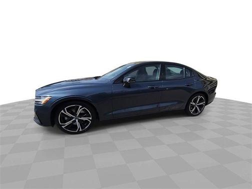 2024 Volvo S60 B5 Core Dark Theme