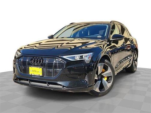 2022 Audi e-tron Premium Plus