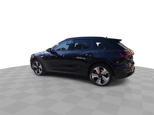 2022 Audi e-tron Premium Plus